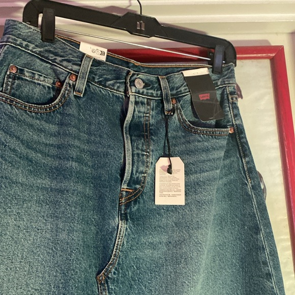 Levi’s mid length skirt never worn - Picture 2 of 6